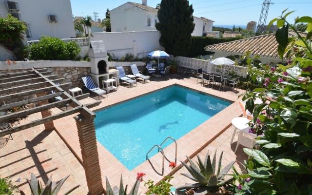 Beautiful 4-Bed det villa private pool sea views