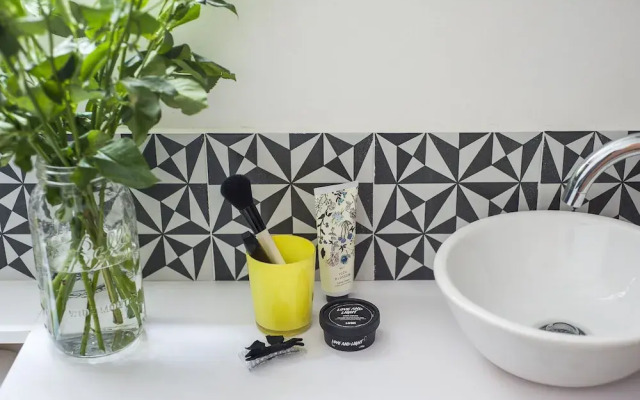 Black & White Apartment