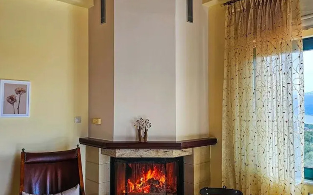 Villa Aitheras With sea Views and Garden