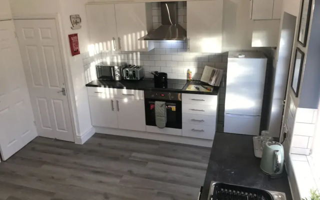 Stylish 3-bed Preston Home for Relaxing Comfy Stay