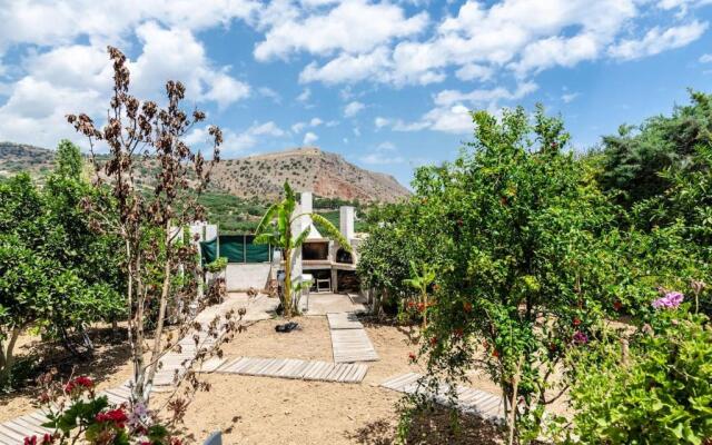 The Holiday House 1