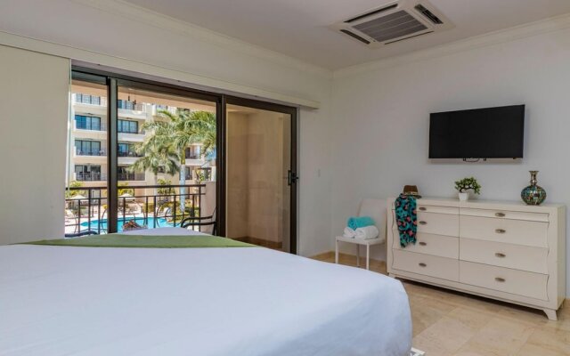 Beautiful 2BR Condo w Great Amenities Palmbeach
