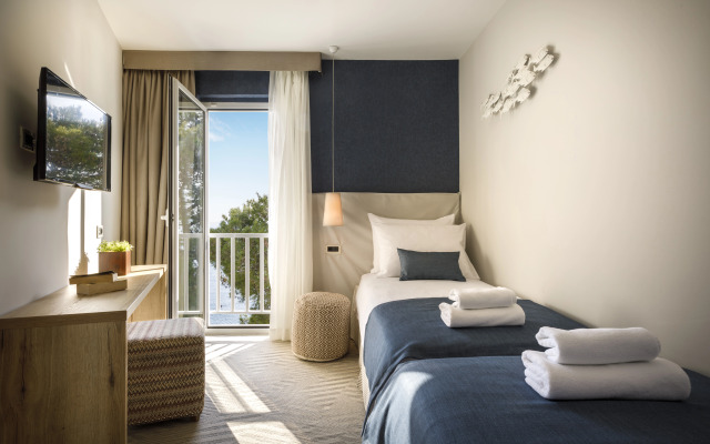 Hotel Feral – Все включено Light