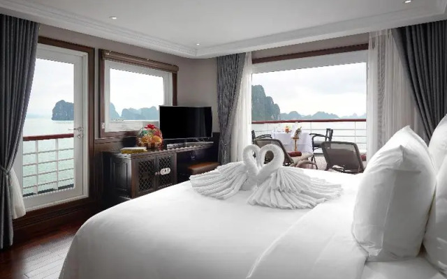 Paradise Grand Cruise Lan Ha Bay