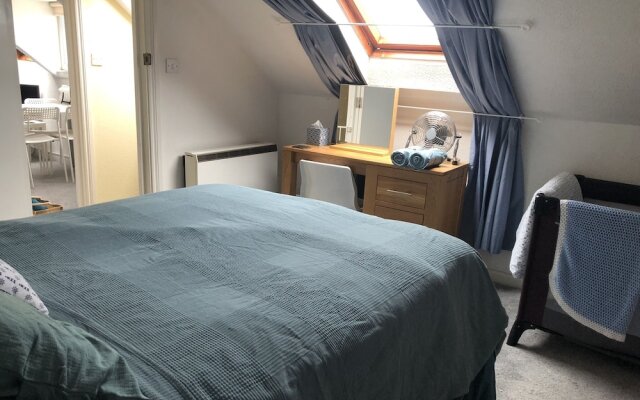 Quirky Loft Apartment in Paignton With sea Views