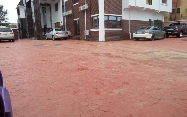 White Court View Hotel