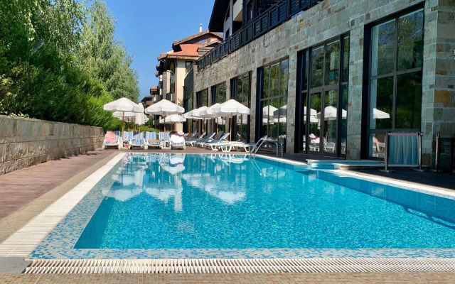 2-bedroom apartment near Bansko with pool and spa