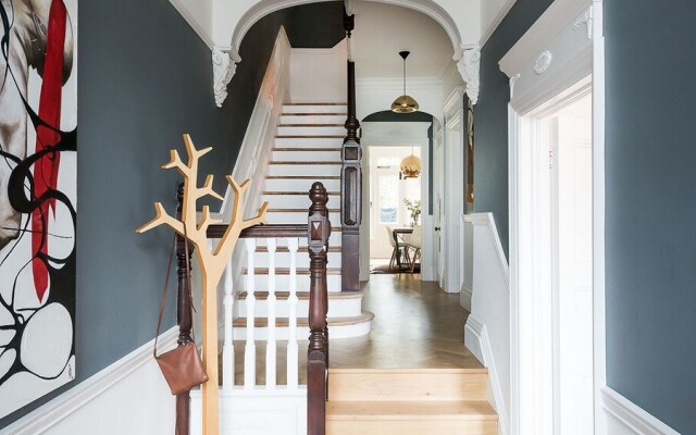 Beautiful, Grand House - Modern Art-Filled Interior