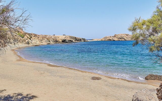 Mykonos Lolita, A Grecotel Resort to Live