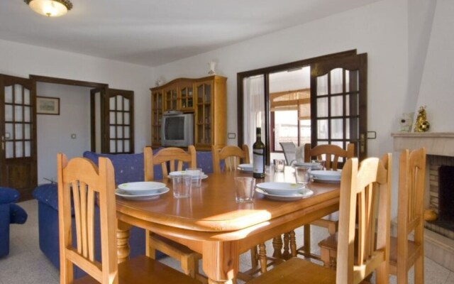 Villa - 3 Bedrooms with WiFi - 106444