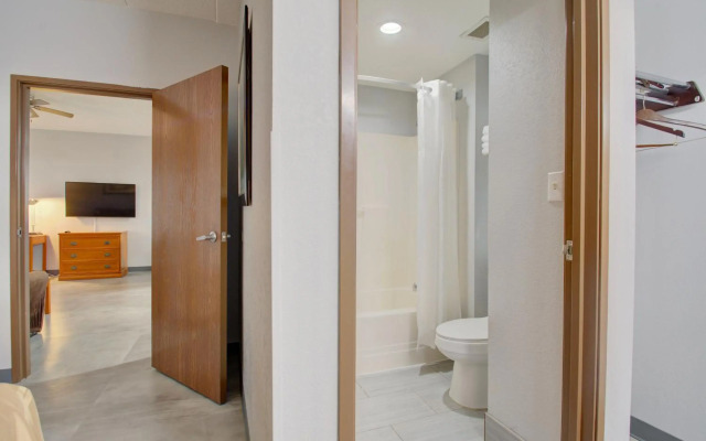 Quality Inn & Suites CVG Airport