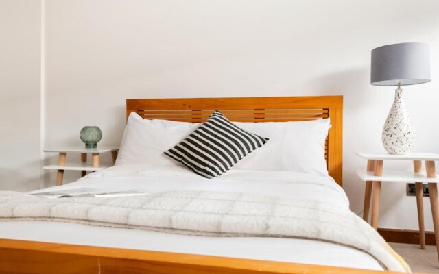 The Southwick Sanctuary - Large & Modern 6bdr with Terrace