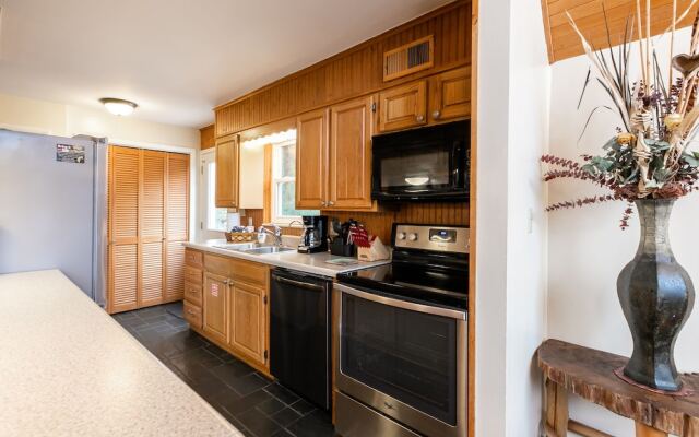 SmokyStays Private Pool Chalet