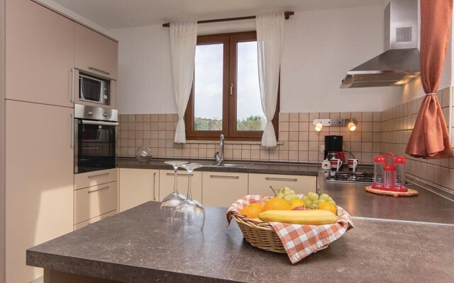 Awesome Home in Vodnjan With Wifi and 3 Bedrooms