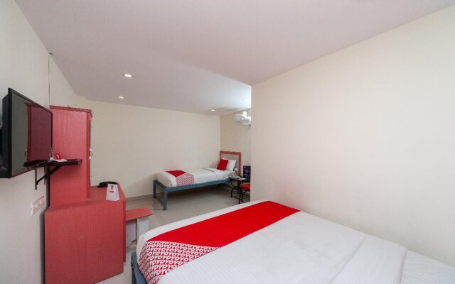 R2 Rooms By OYO Rooms