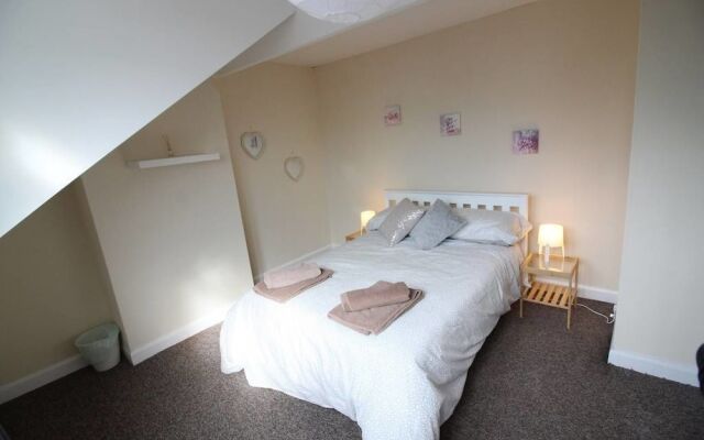 2 Bedroom Family Home near Leeds City Center