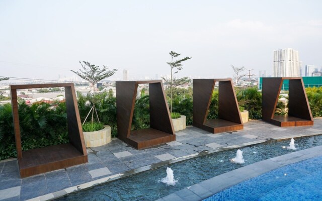 Cozy Living And Warm Studio Apartment At West Vista