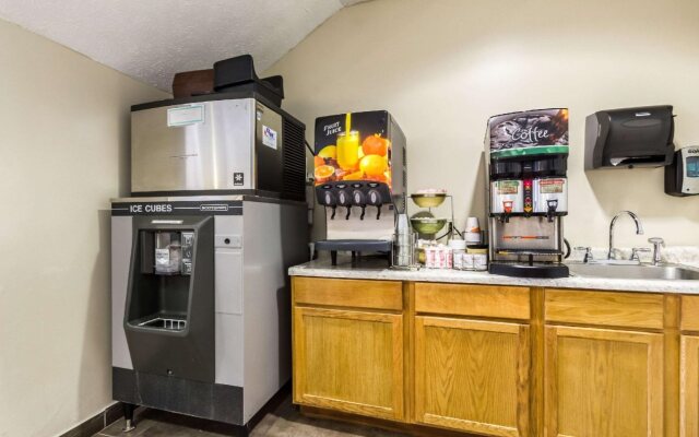 Quality Inn & Suites Omaha Chalco