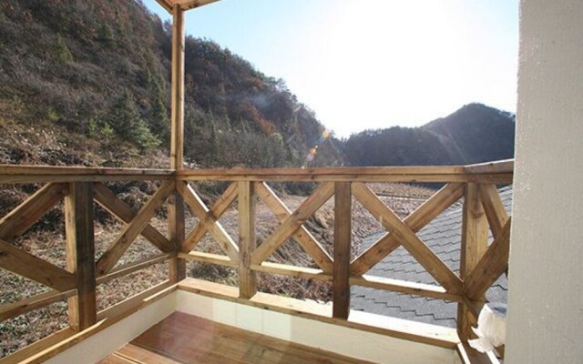 Yeongwol Hanbando River Pension