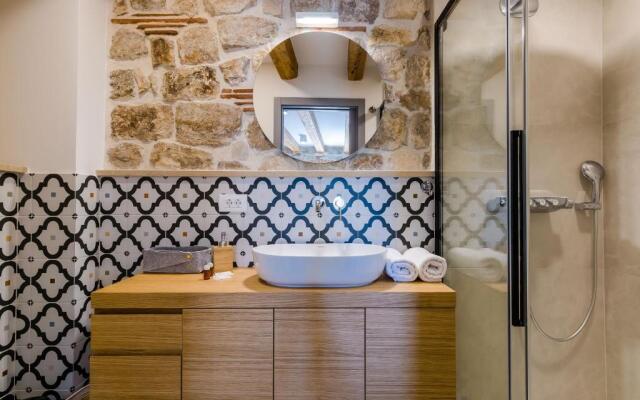 Villa Monte Santo by DuHomes