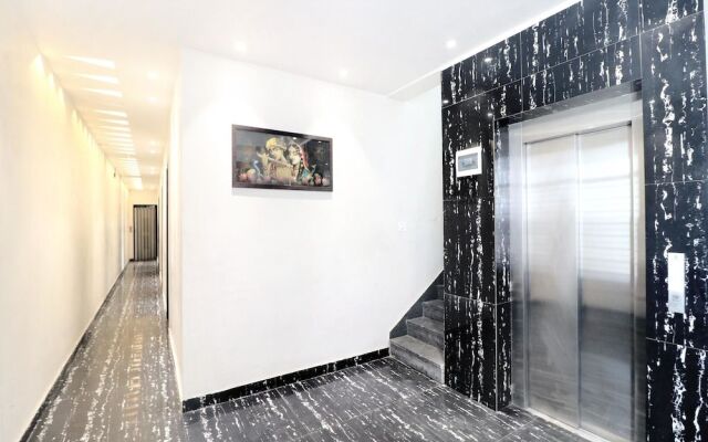 OYO 14829 Hotel J Cruise