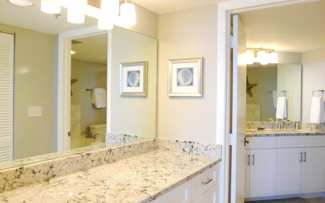 Beachfront Condo With Huge Views/pools/tennis/grills