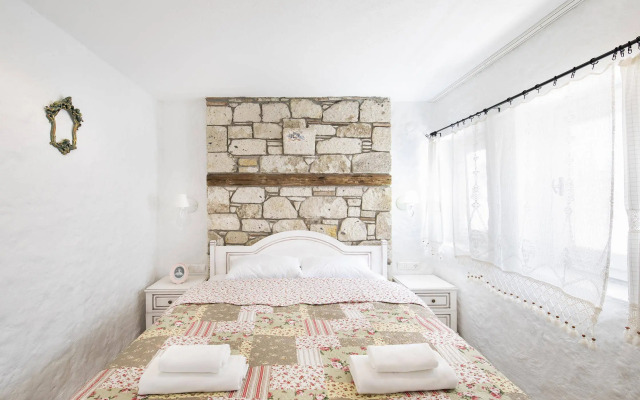Monat Otel Alacati