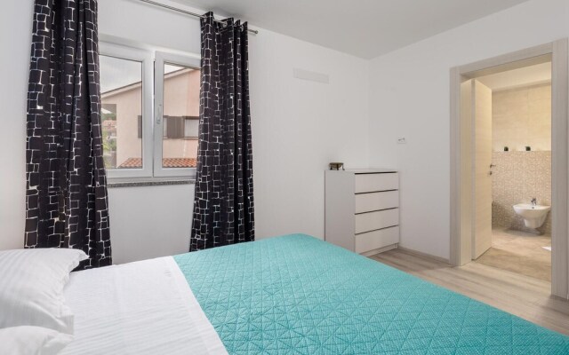 Awesome Apartment in Pobri With 4 Bedrooms, Wifi and Jacuzzi