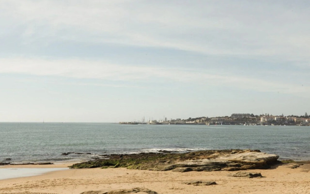 Cushy Apartment with garden in Estoril