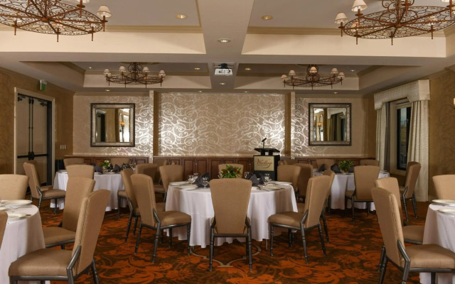 Woolley's Classic Suites Denver Airport