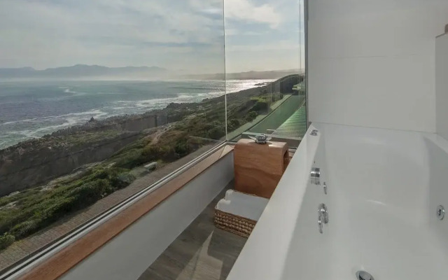 Whalesong Lodge