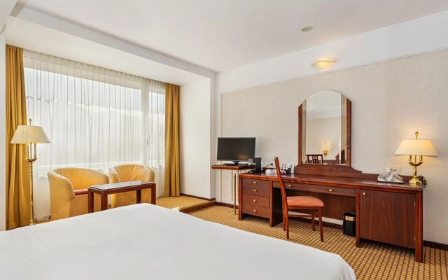 Aro Palace Hotel