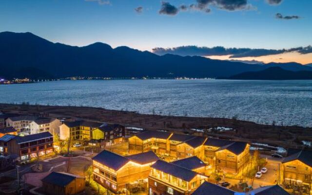 Blue Lakeside Hotel