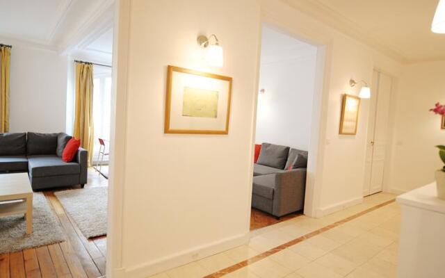 Eiffel Tower flat 888