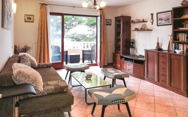 Beautiful Home in Jesenice With Wifi and 3 Bedrooms