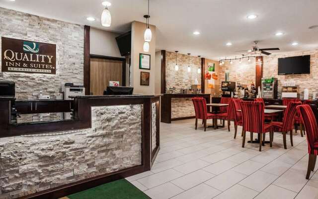 Quality Inn & Suites Des Moines Airport