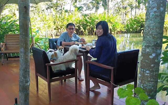 Baan Tung Boon Lom