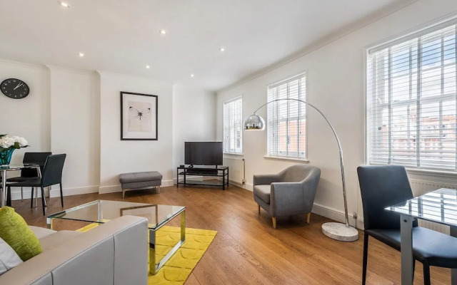 Sloane Avenue Apartment