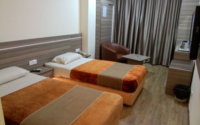 Holiday Hotel