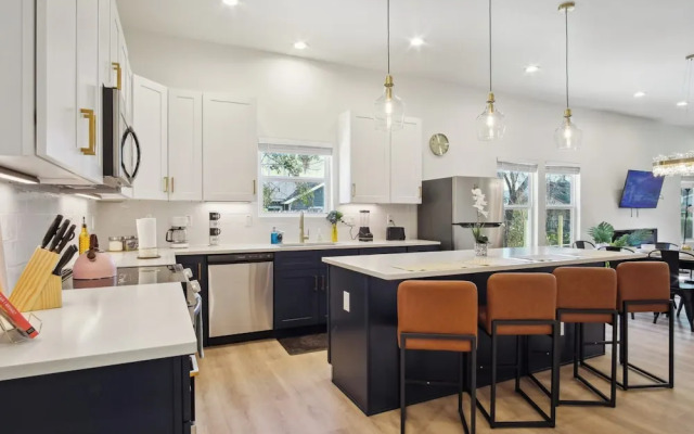 Blissful 5br/3ba Haven Near Riverwalk & Downtown!