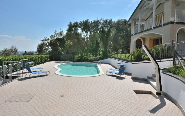 Apartment Fabiola With Pool Lake View