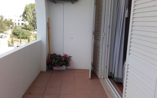 1-bed Apartment in Oura, Near the Aveiros Beach