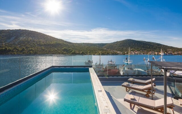 Beachfront Luxury Villa