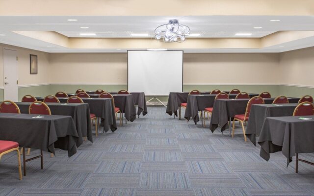 Holiday Inn & Suites Boca Raton - North by IHG