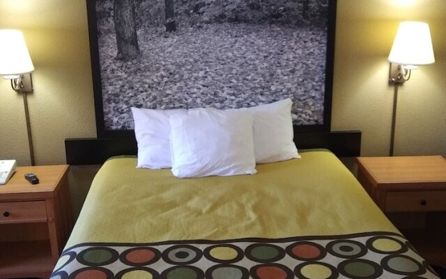 Super 8 Columbia East