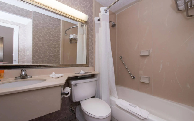 Rochester Airport Plaza Hotel