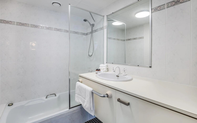 Pacific Plaza Apartments