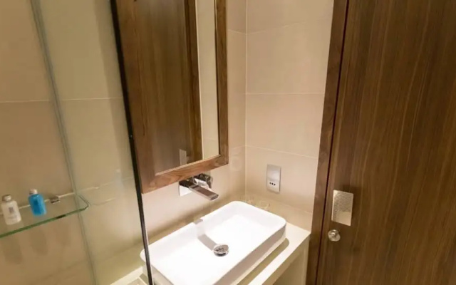 Stunning 80m2 Sea View Apartment, 1-min To Beach