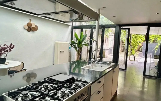 Villa Anvers 4 BDR Parking