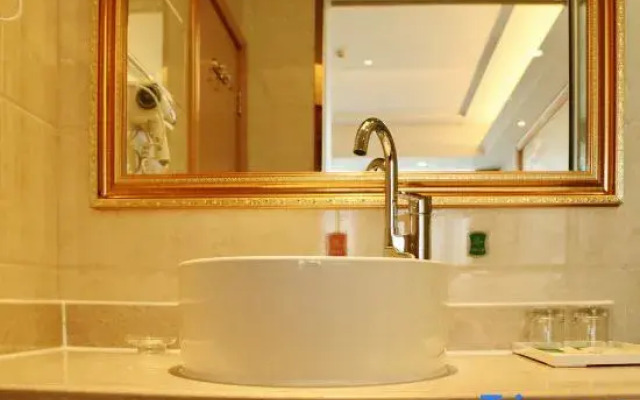 Vienna Hotel (Dingxi High Speed Railway Wanda Plaza)